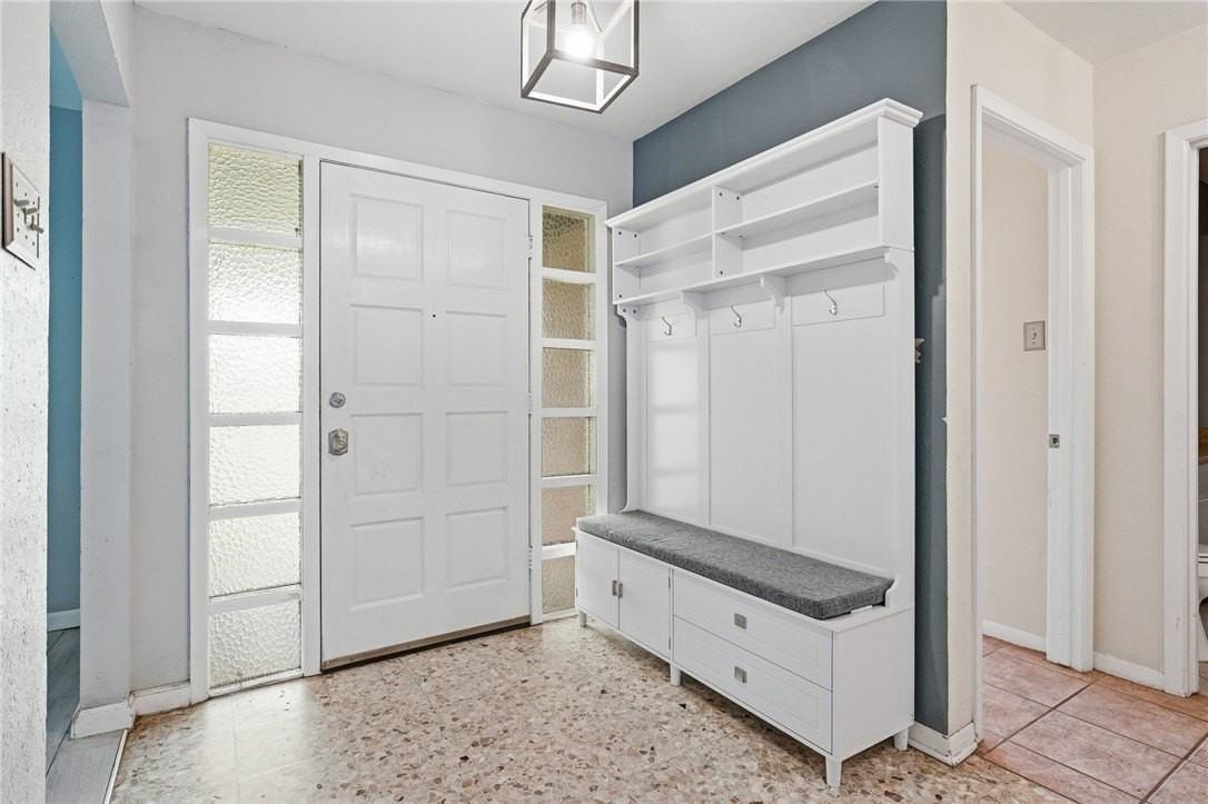 4049 Rooney Dr - Photo 5 of 30