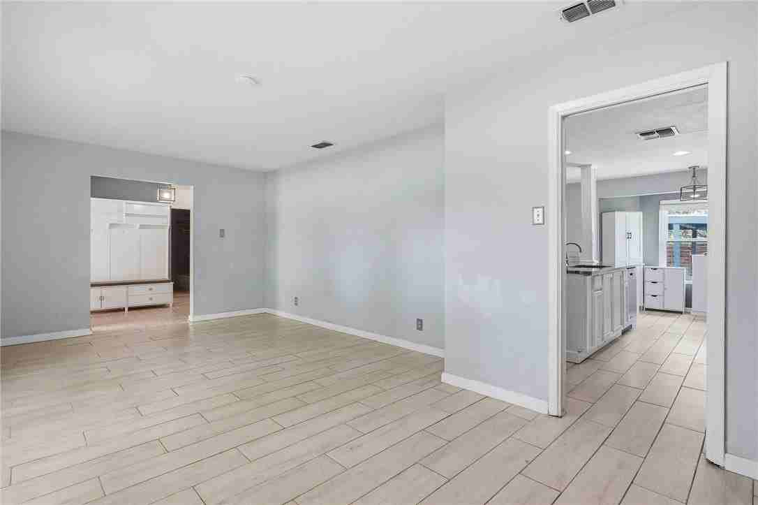 4049 Rooney Dr - Photo 7 of 30