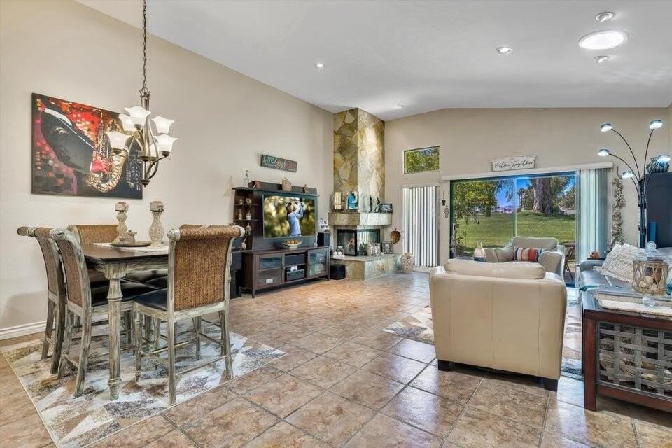 20 Mission Ct - Photo 3 of 24