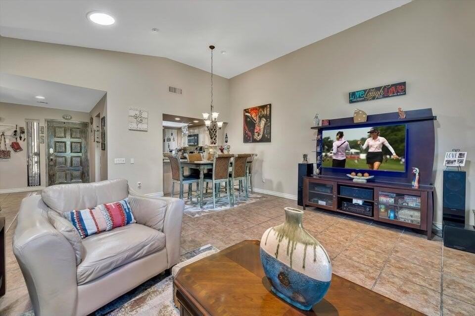 20 Mission Ct - Photo 4 of 24