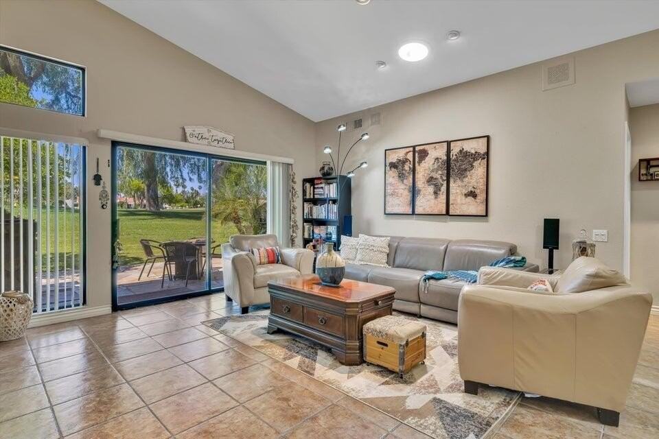 20 Mission Ct - Photo 6 of 24