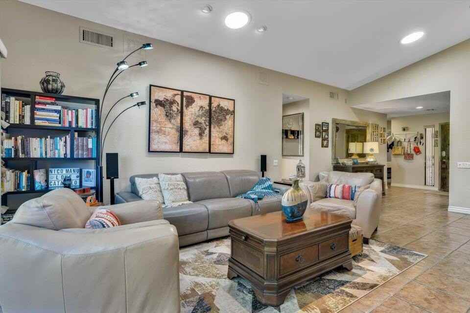 20 Mission Ct - Photo 7 of 24