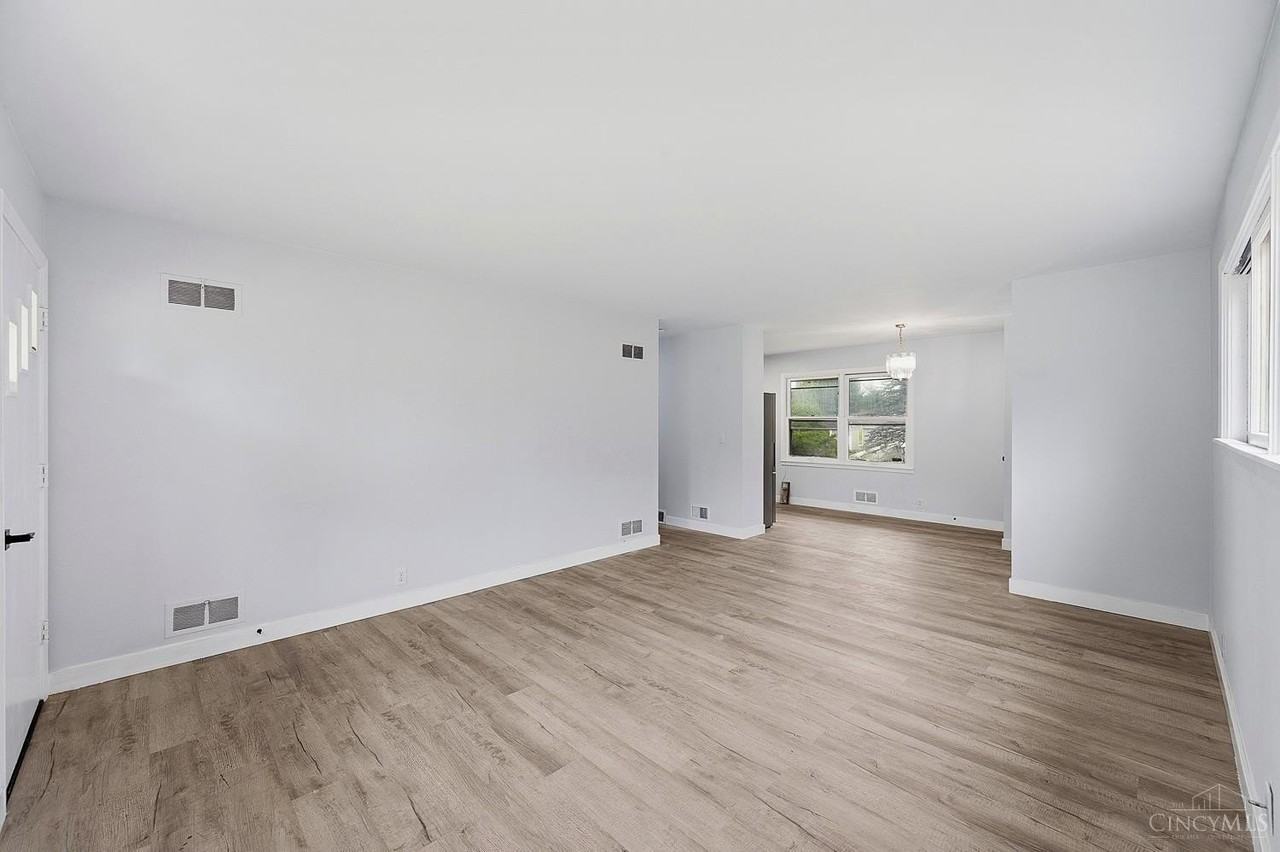 4092 Trebor Dr - Photo 5 of 21
