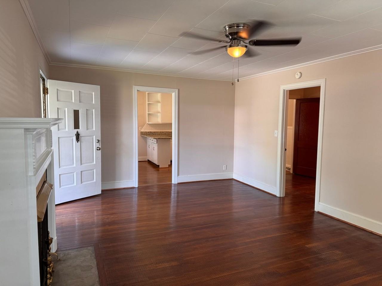 963 S Cox St - Photo 3 of 17