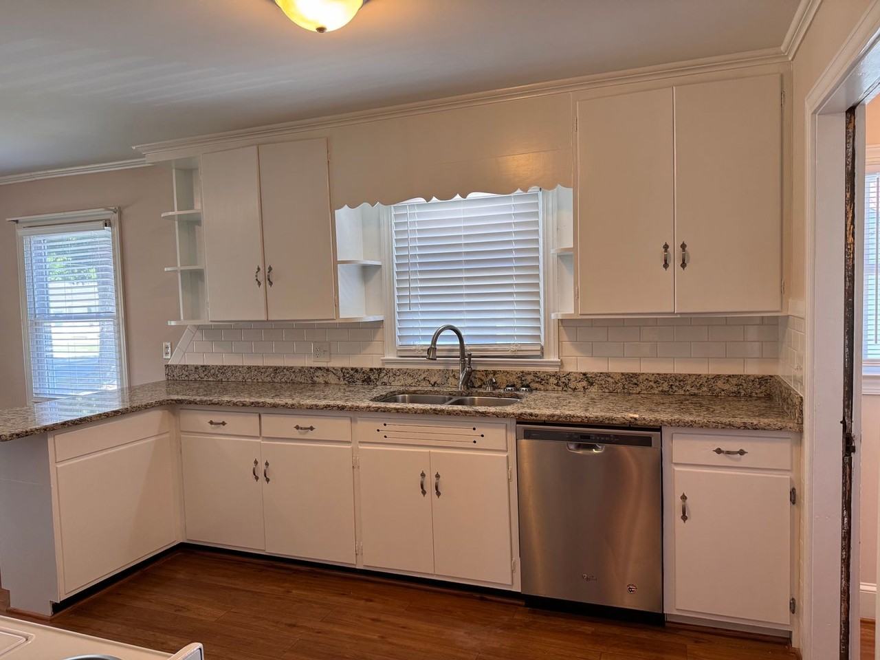 963 S Cox St - Photo 4 of 17