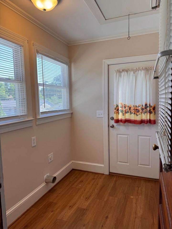963 S Cox St - Photo 7 of 17