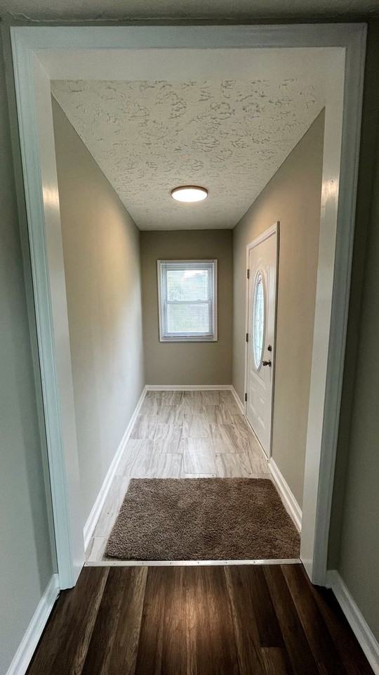 1095 Strathdon Ave - Photo 2 of 23