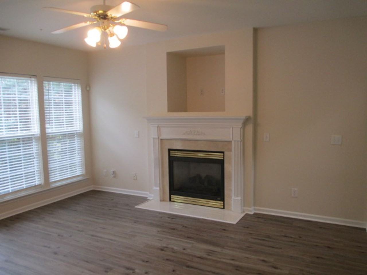 4929 Delta Lake Dr - Photo 3 of 17