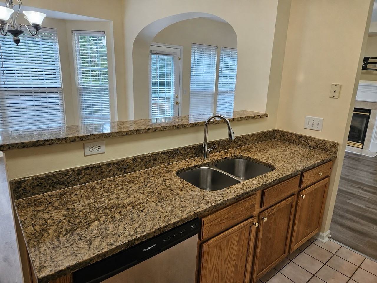 4929 Delta Lake Dr - Photo 6 of 17