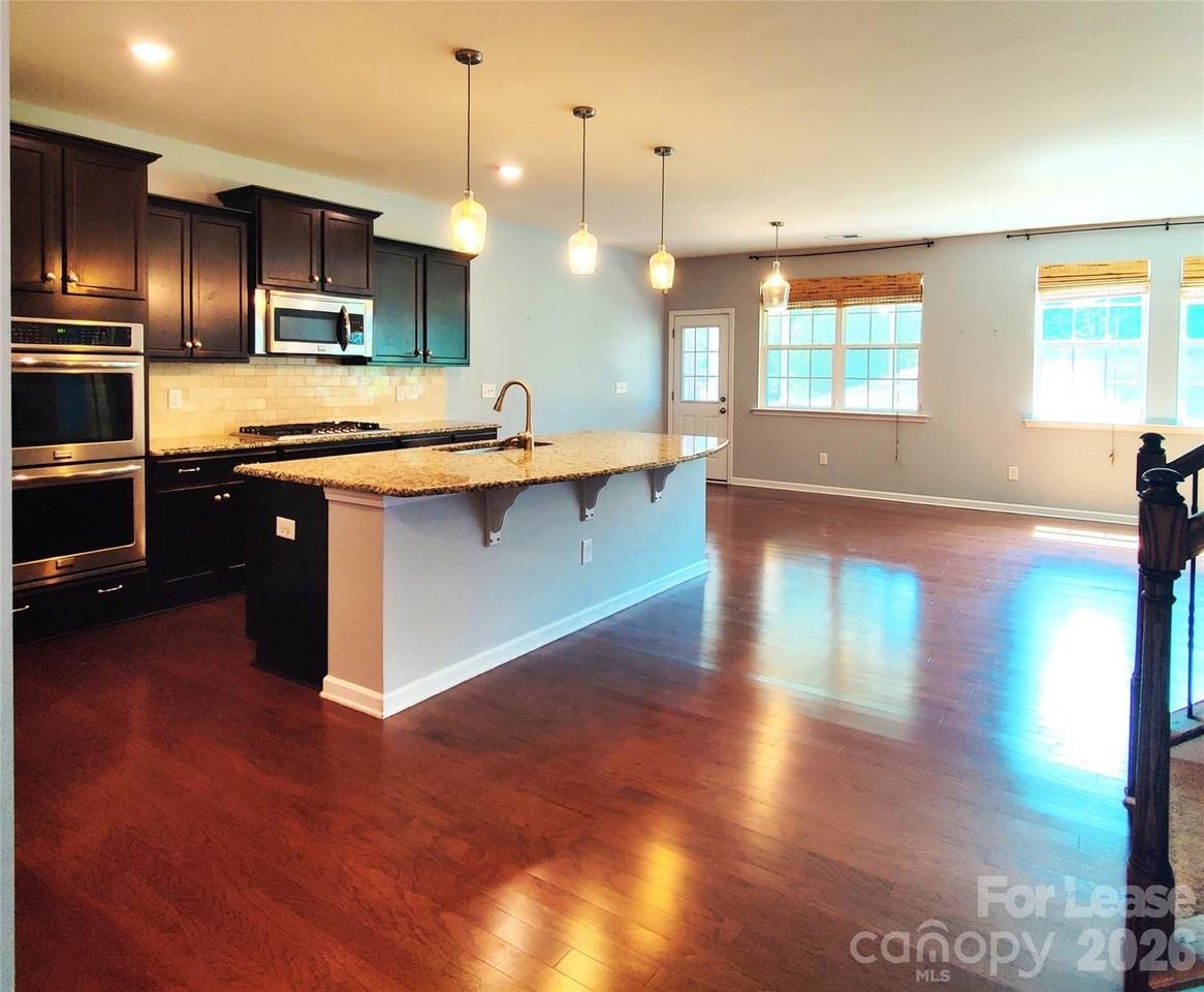 1044 Shiloh Bend Trl - Photo 2 of 34