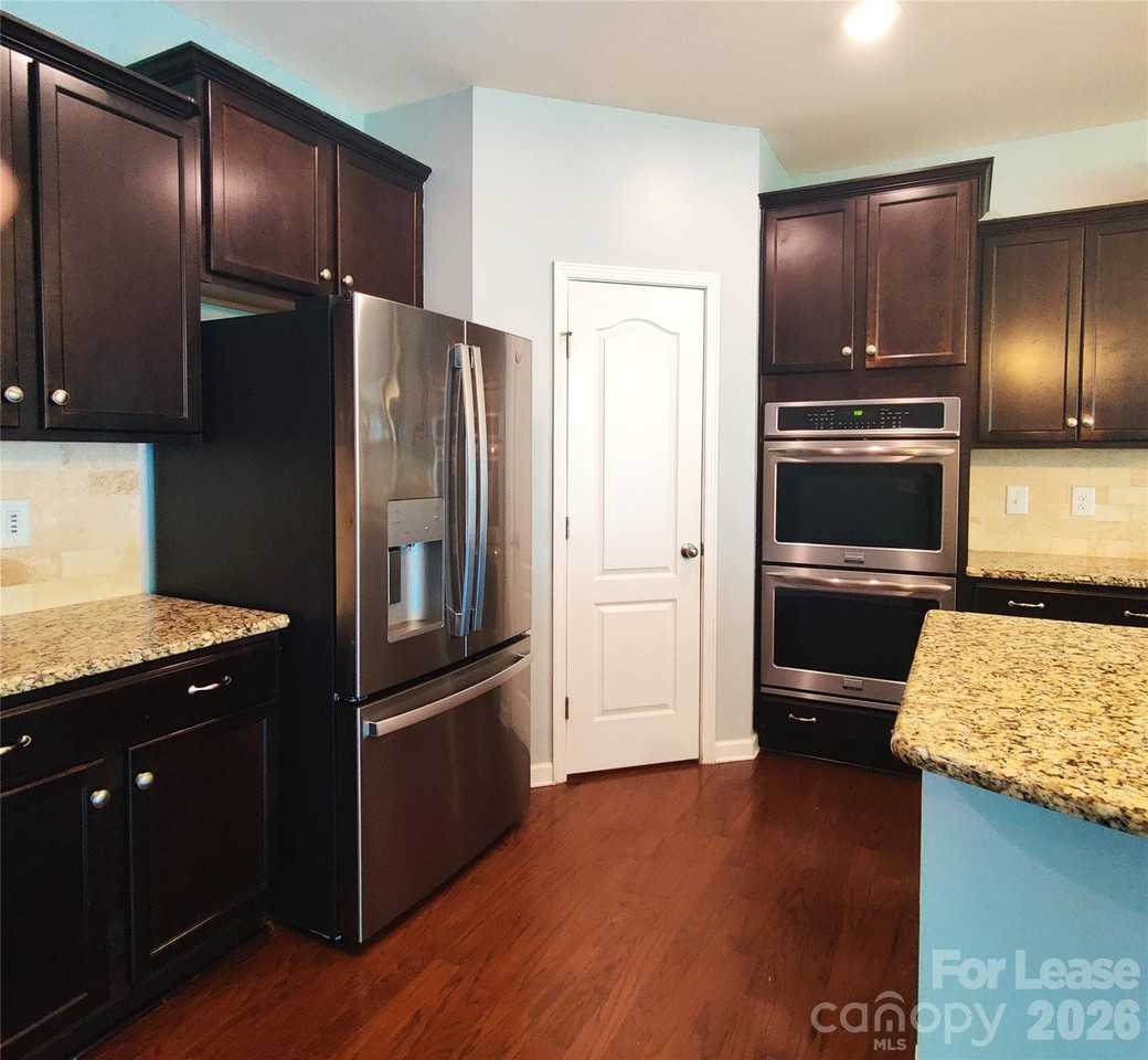 1044 Shiloh Bend Trl - Photo 4 of 34