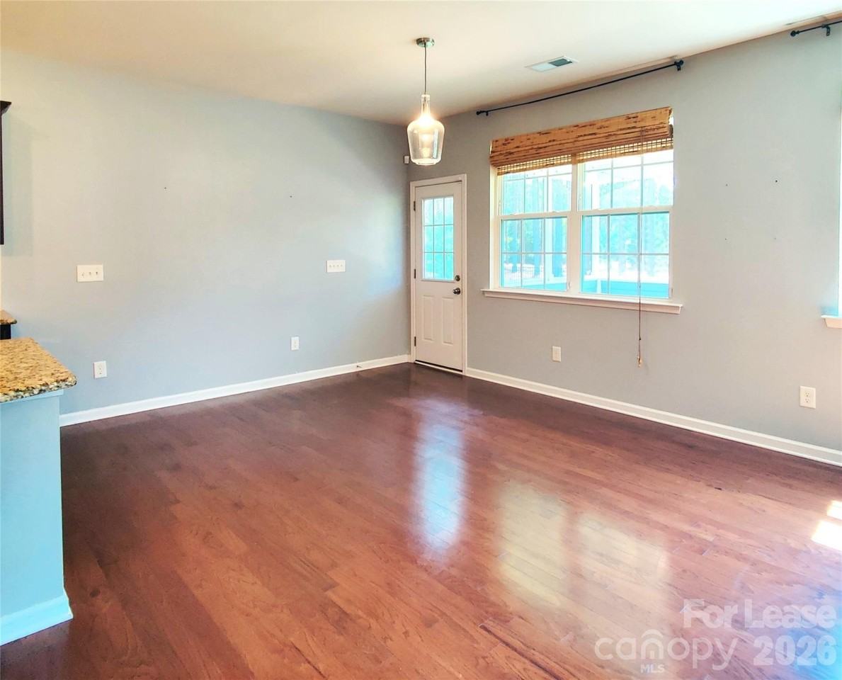 1044 Shiloh Bend Trl - Photo 6 of 34