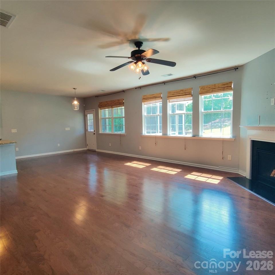 1044 Shiloh Bend Trl - Photo 7 of 34