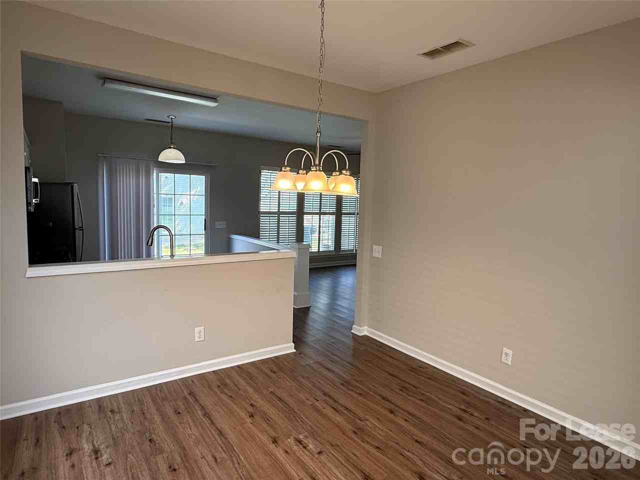 3319 Mannington Dr - Photo 4 of 19