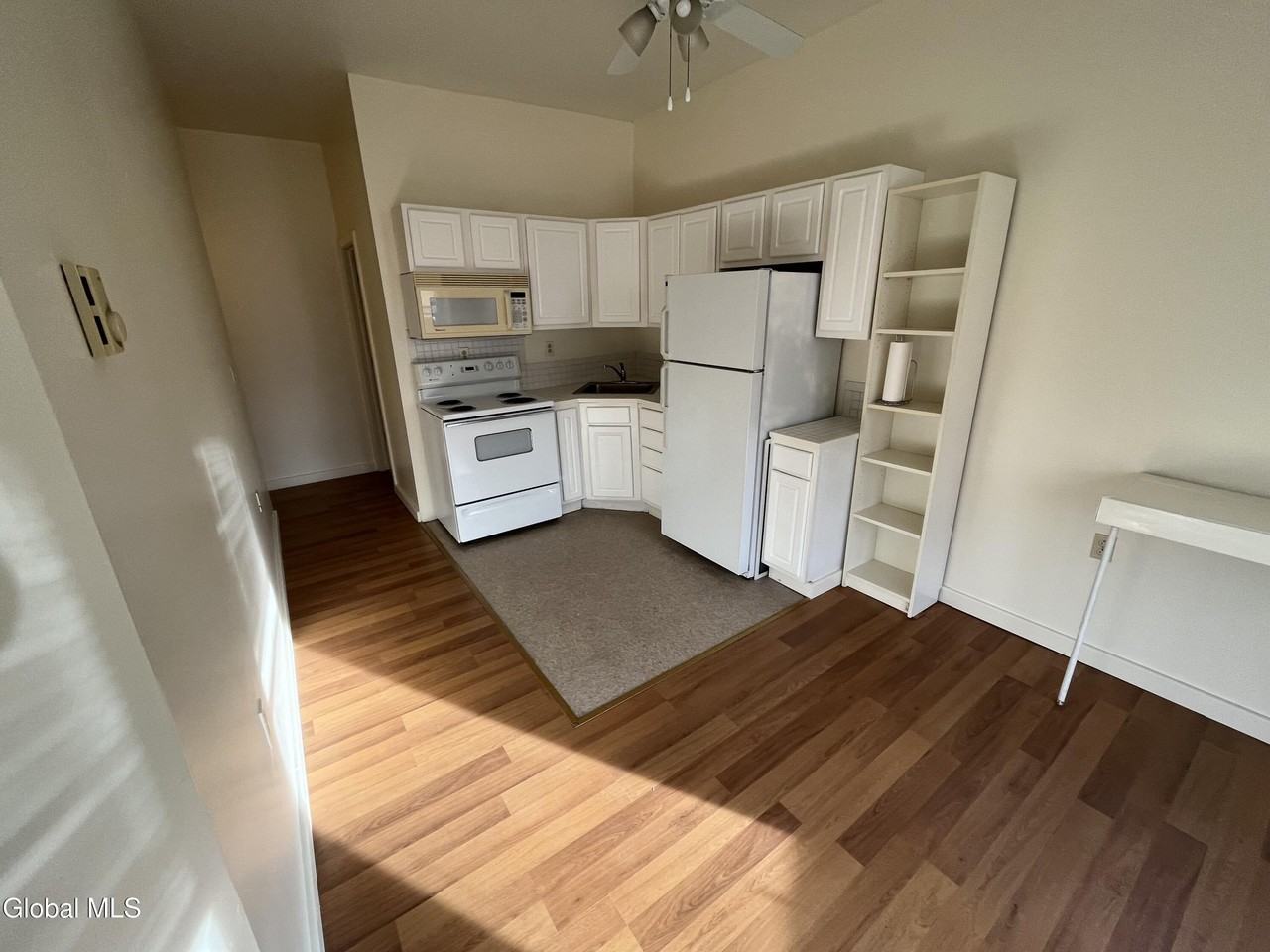 150 4th St #10 - Photo 3 of 15