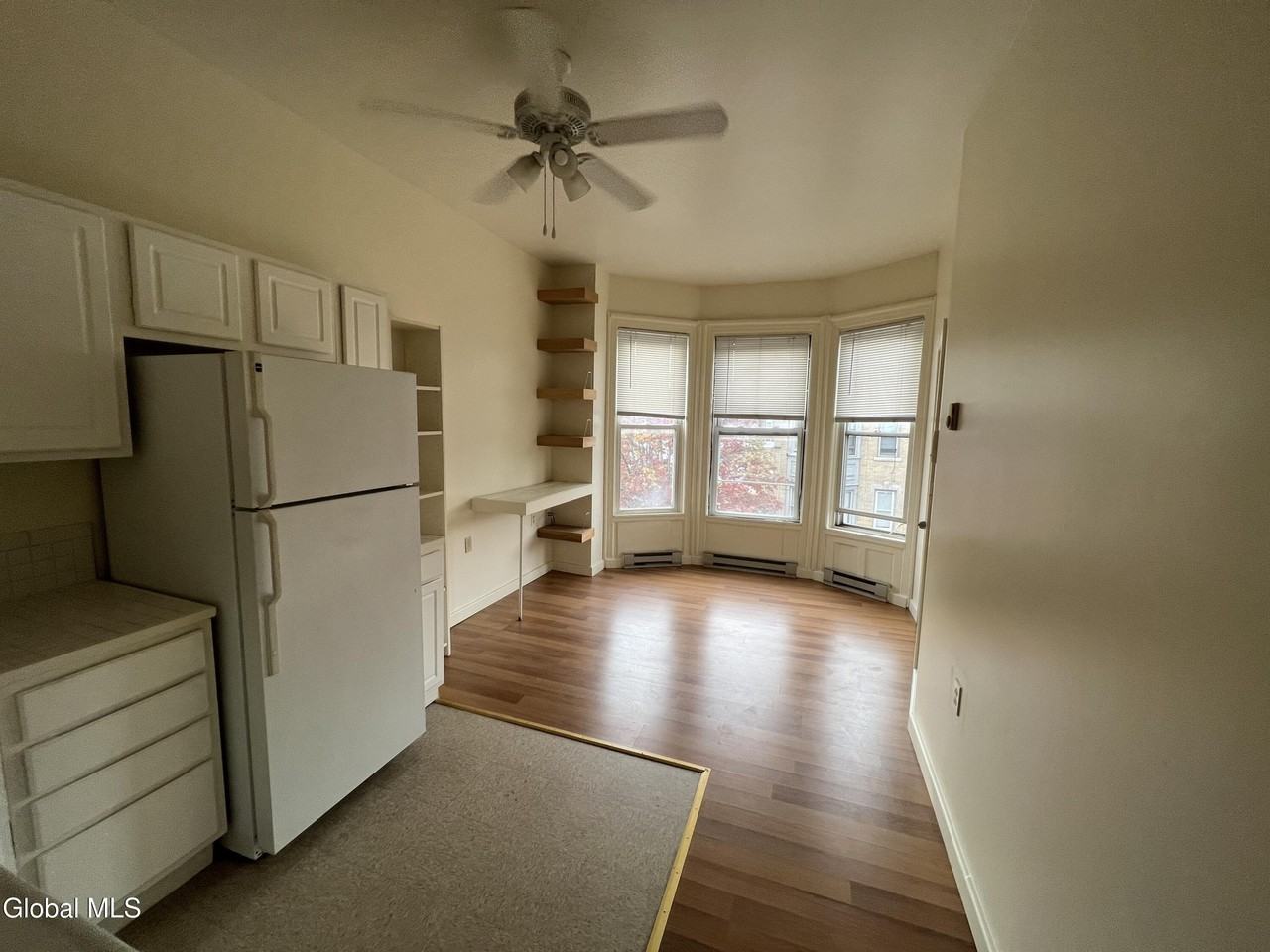 150 4th St #10 - Photo 4 of 15