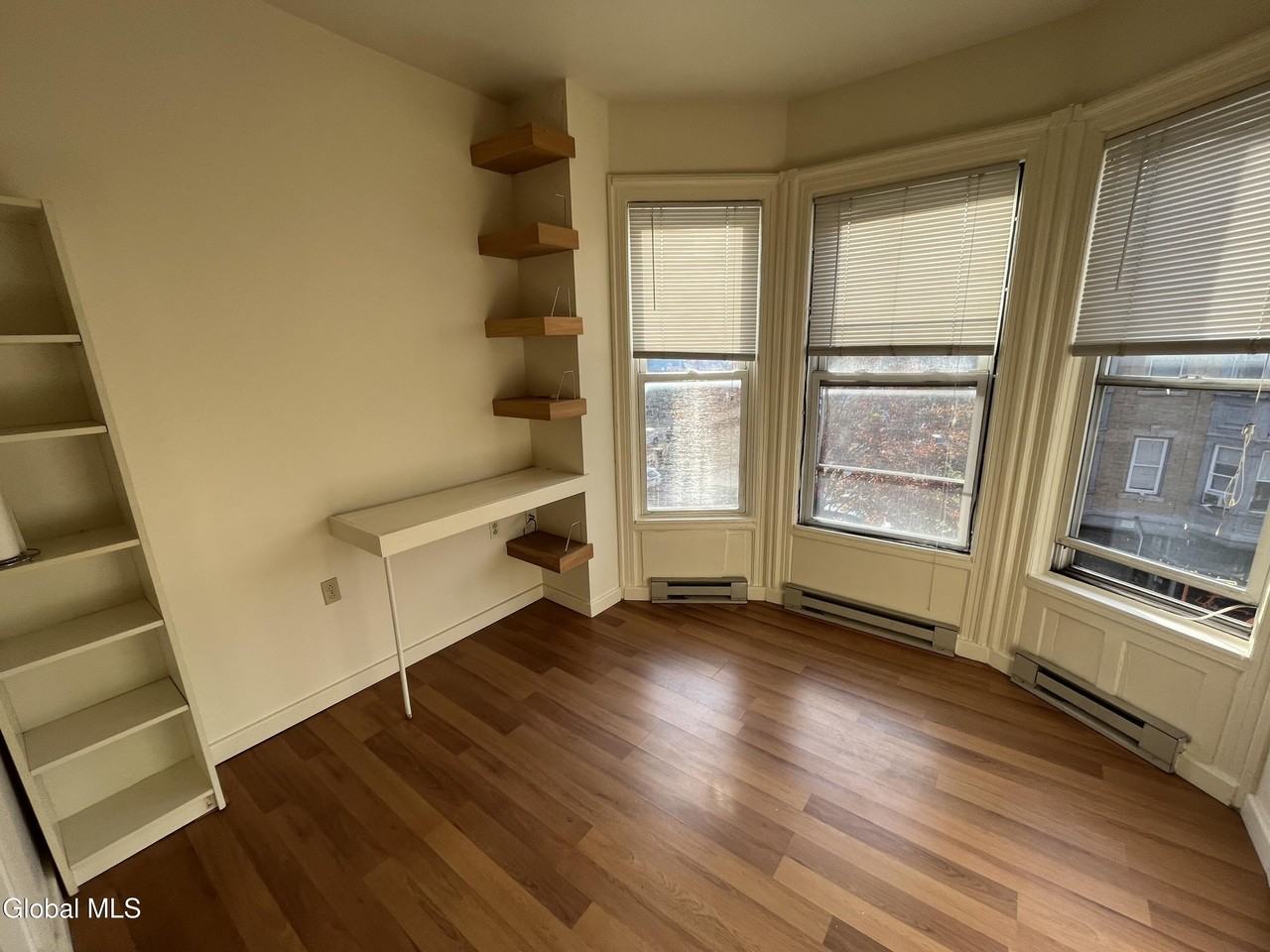 150 4th St #10 - Photo 5 of 15
