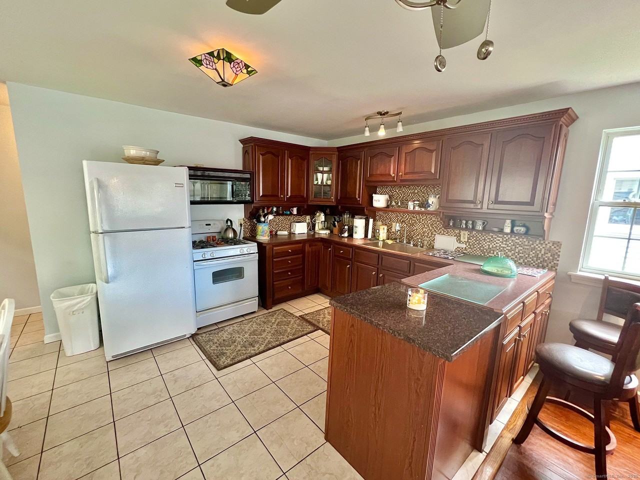 906 E Broadway - Photo 5 of 21