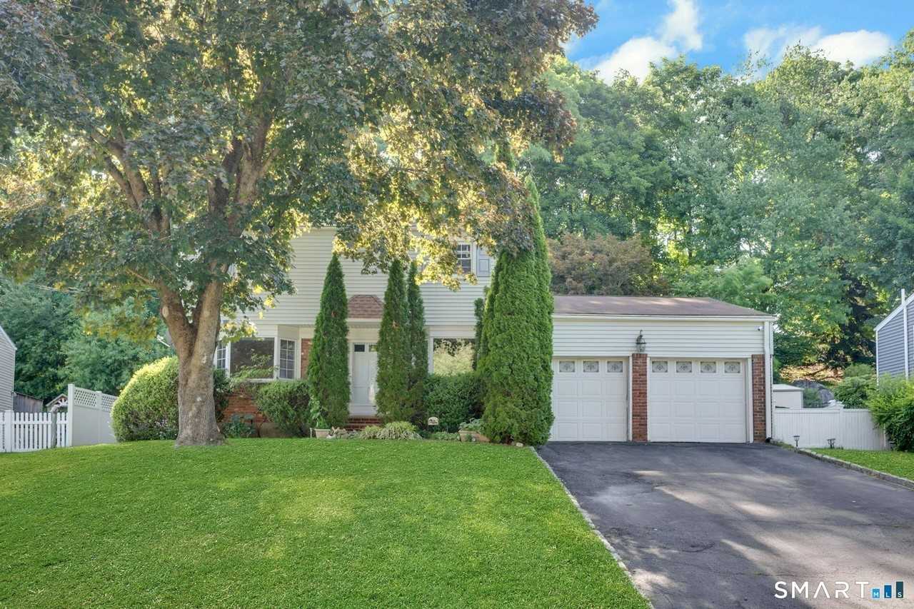 52 London Ln - Photo 2 of 31