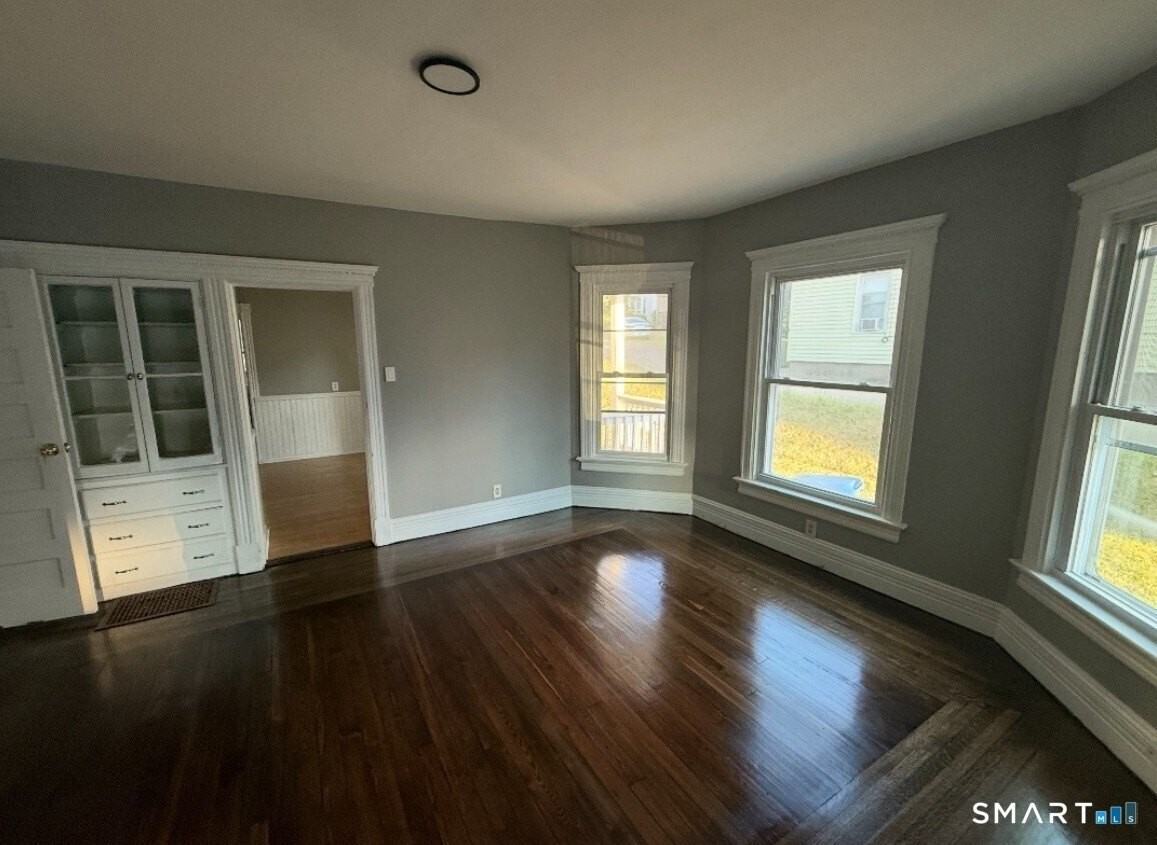 151 Fairview St - Photo 5 of 8