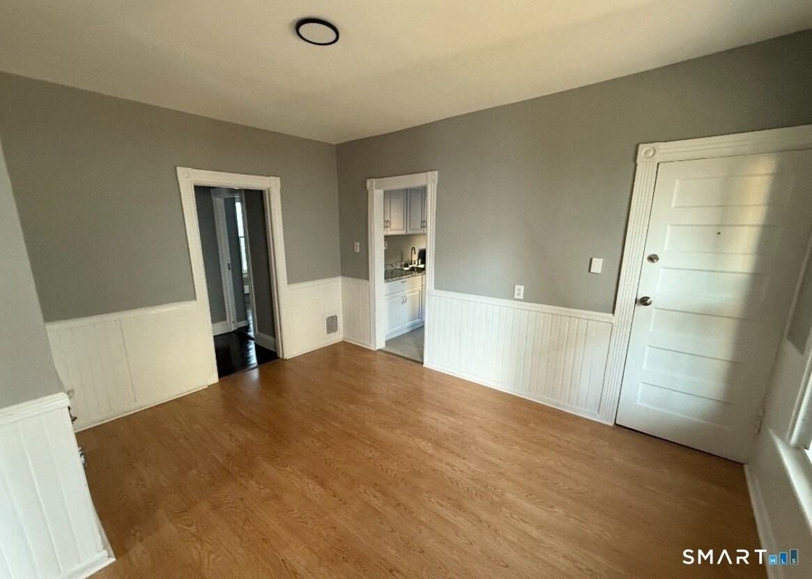 151 Fairview St - Photo 6 of 8