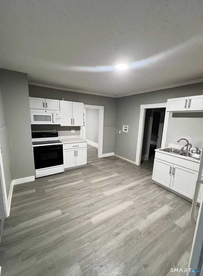 3 Oak Ave - Photo 2 of 9