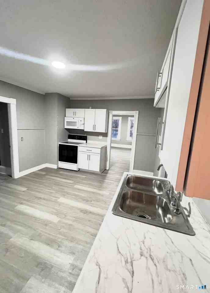 3 Oak Ave - Photo 3 of 9