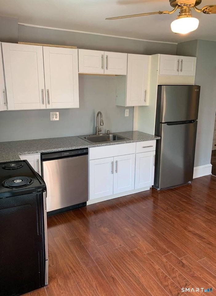 100 Spring St - Photo 2 of 9