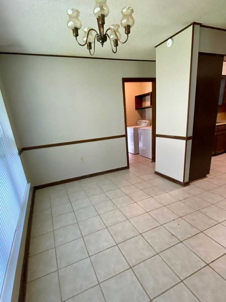 1331 Knollhaven Dr - Photo 3 of 9