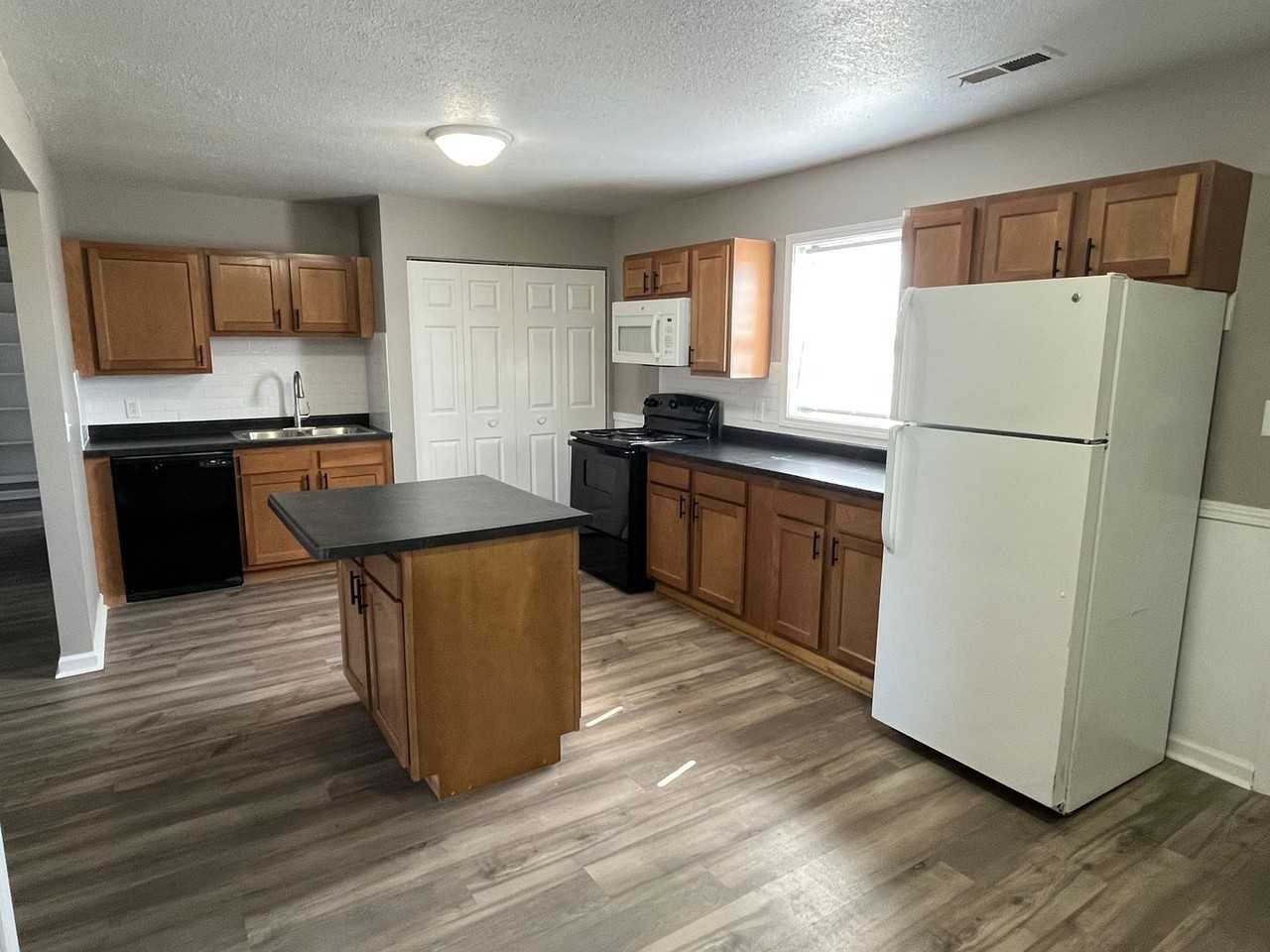 624 Kimberton Dr - Photo 4 of 11