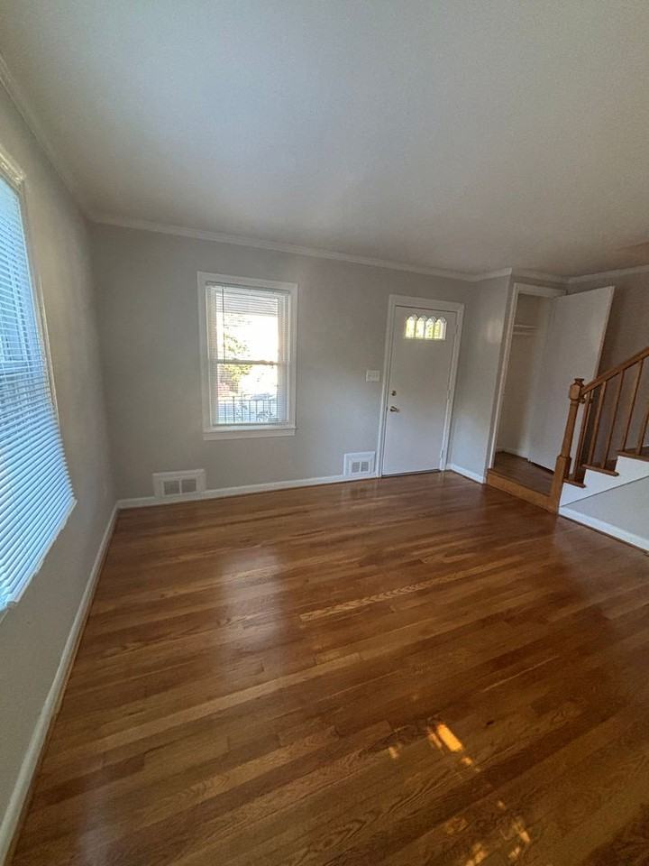 2856 Fairhaven Ave - Photo 3 of 17