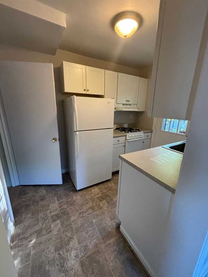 2856 Fairhaven Ave - Photo 6 of 17