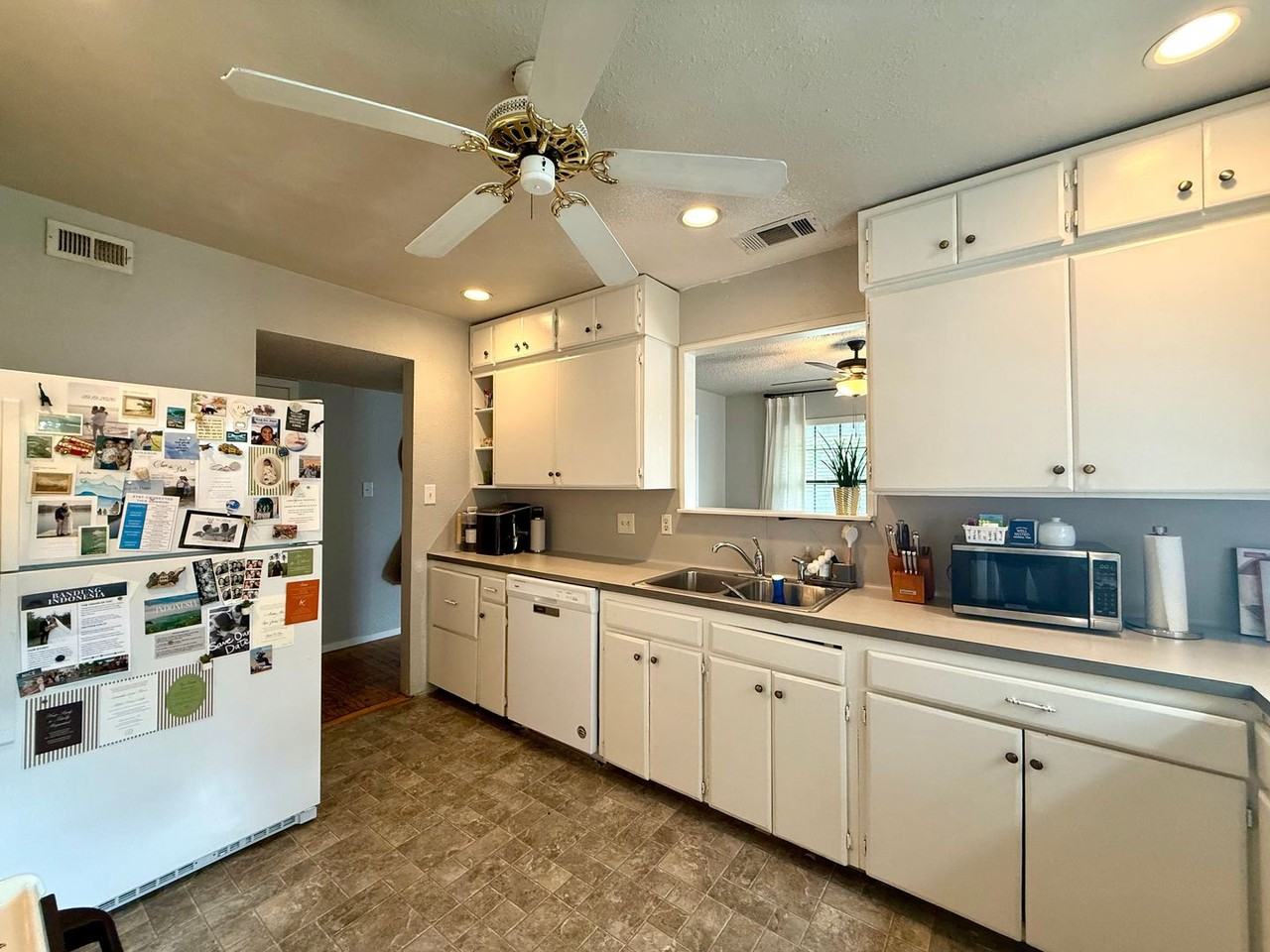 1609 W 11th St - Photo 6 of 47