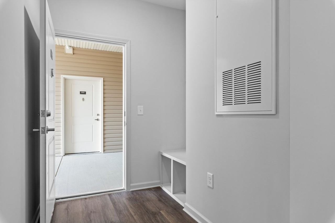 250 Grove Cir - Photo 2 of 21