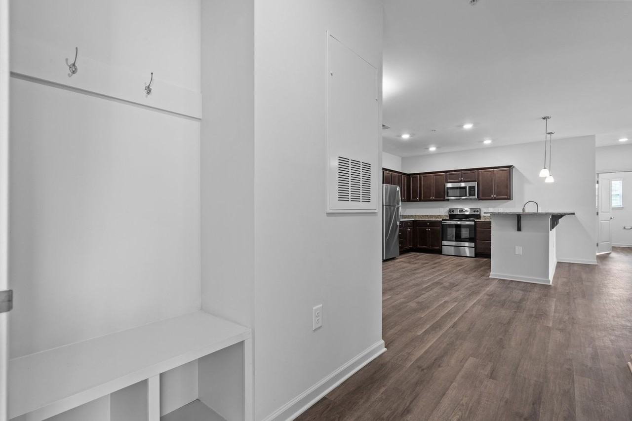 250 Grove Cir - Photo 4 of 21
