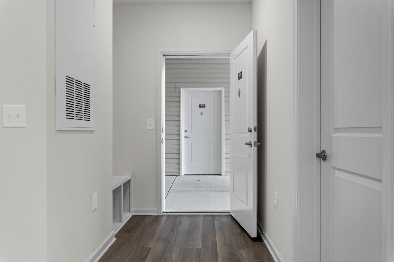 150 Grove Cir - Photo 4 of 28