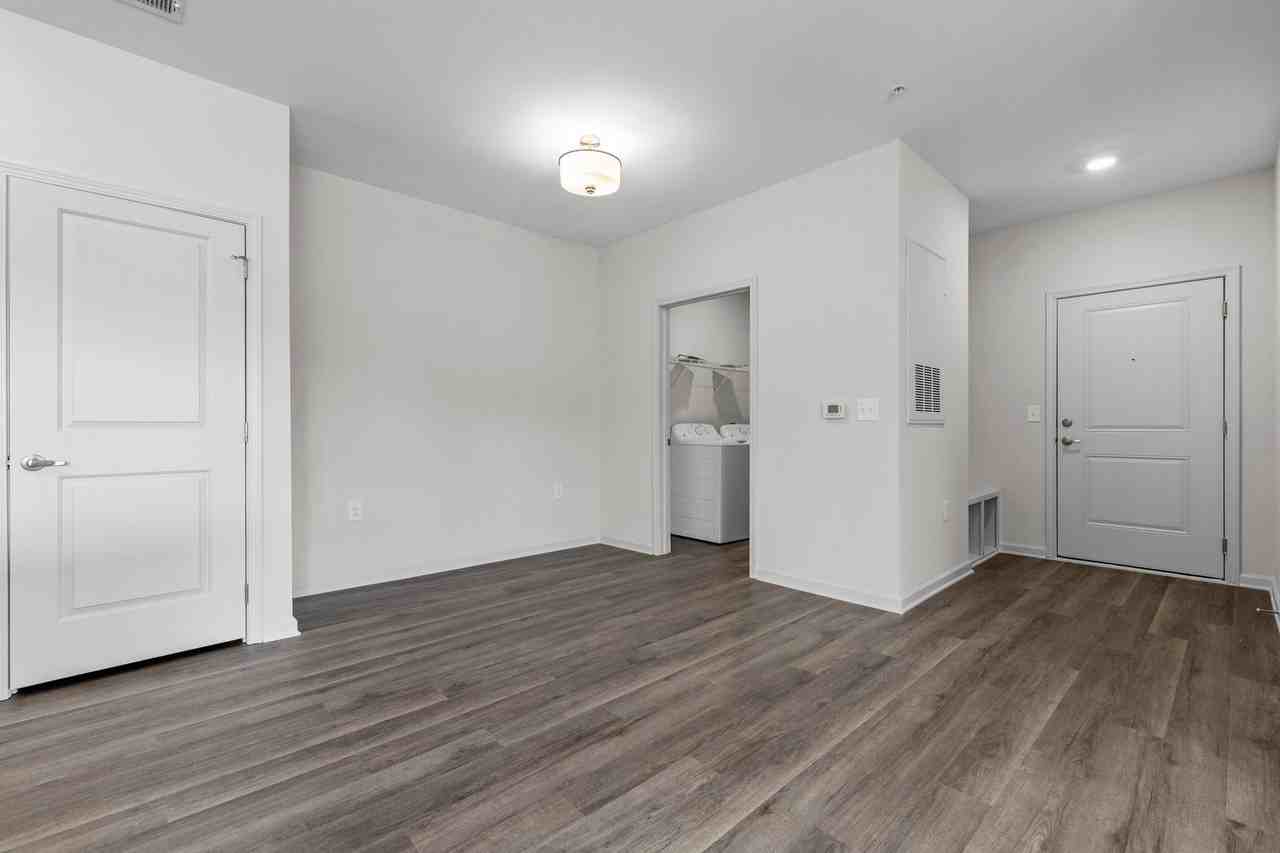 150 Grove Cir - Photo 5 of 28