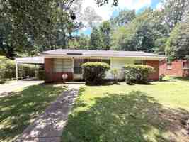 featured image of 1826 Pinecrest Dr