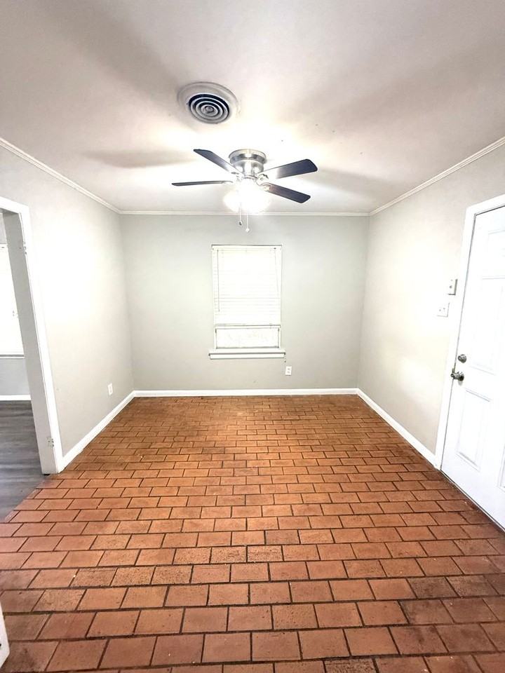 1826 Pinecrest Dr - Photo 5 of 11