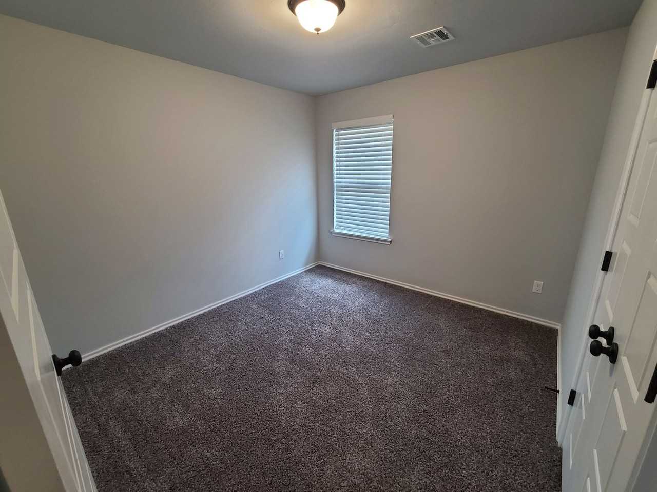 11008 Nw 97th St - Photo 4 of 14
