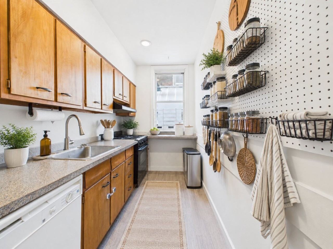 242 Stampers St - Photo 7 of 45