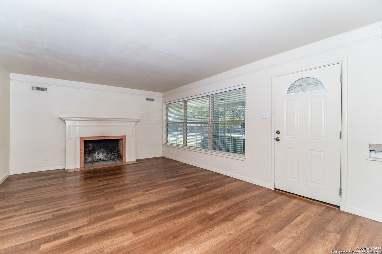 339 E Nottingham Dr - Photo 4 of 33