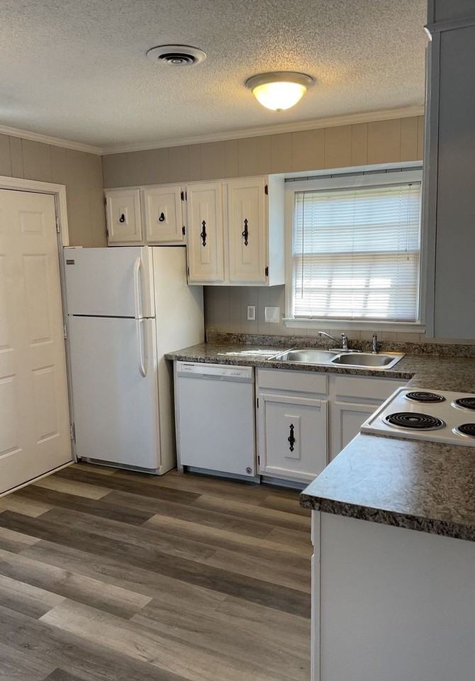 124 E Washington Ave - Photo 2 of 5
