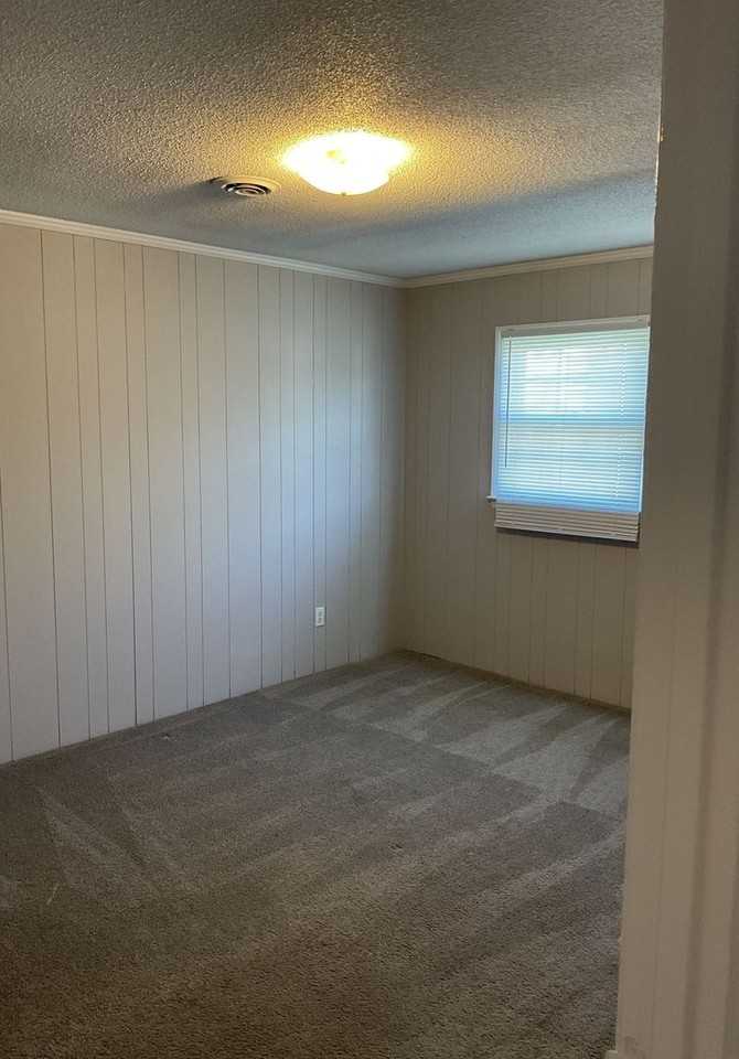 124 E Washington Ave - Photo 3 of 5