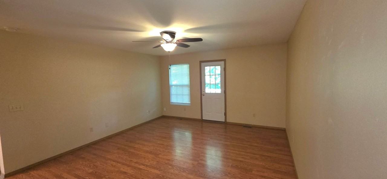 1019 S Missouri Ave - Photo 2 of 9