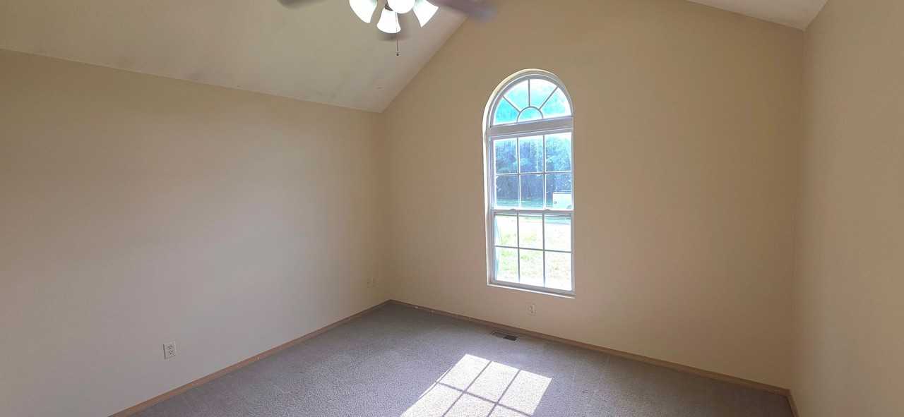 1019 S Missouri Ave - Photo 3 of 9