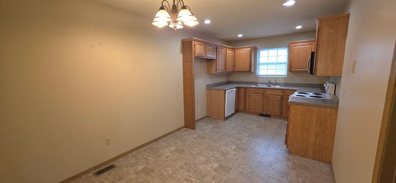 1019 S Missouri Ave - Photo 4 of 9