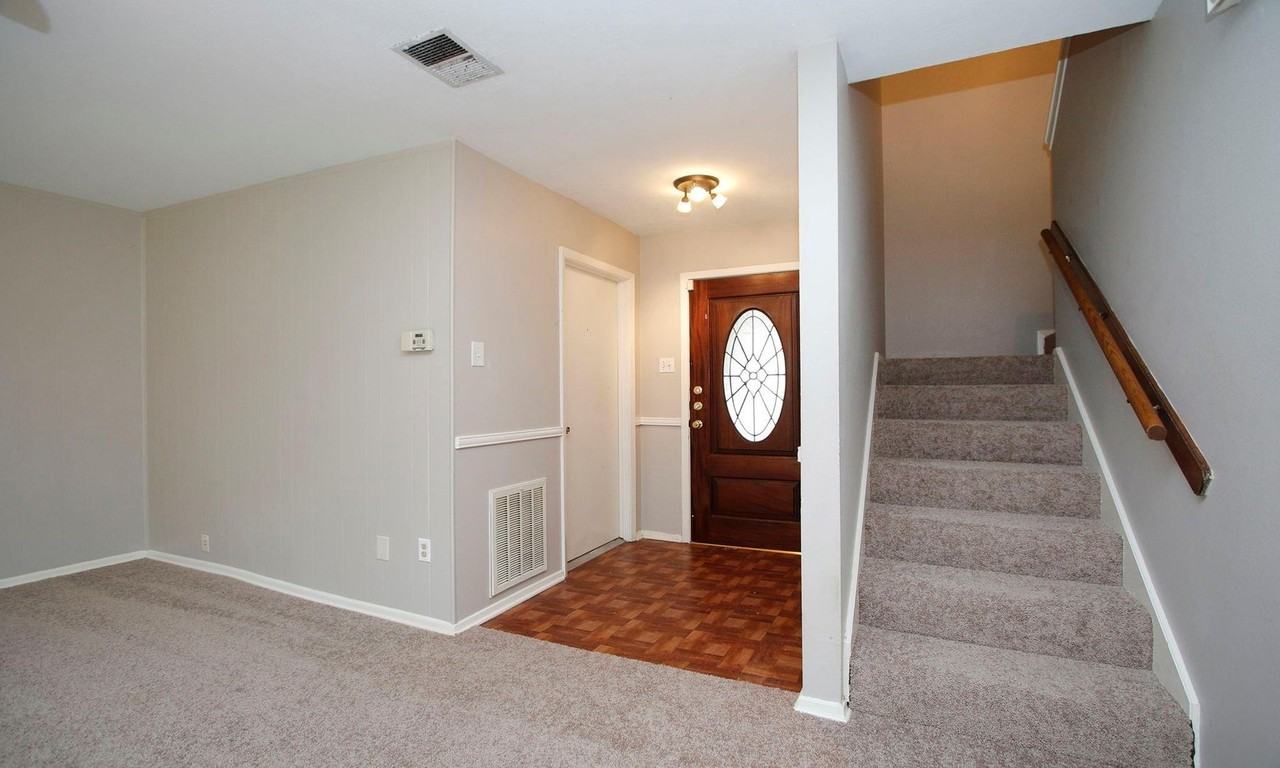 1 Greeningdon St - Photo 4 of 14
