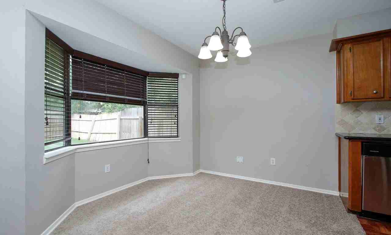 1 Greeningdon St - Photo 6 of 14