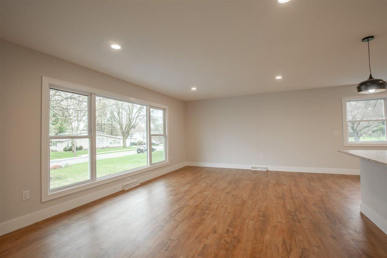 364 E Macarthur St - Photo 7 of 41
